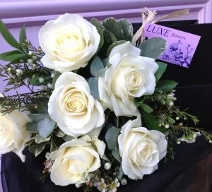 6 cream roses for valentines day delivered berkshire