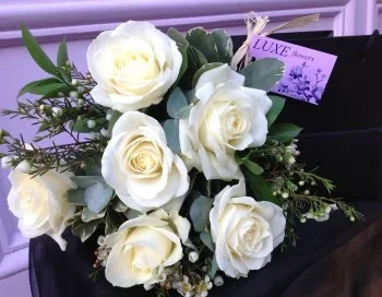 6 cream roses for valentines day delivered berkshire