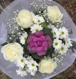 luxe design of the month - luxury white posy